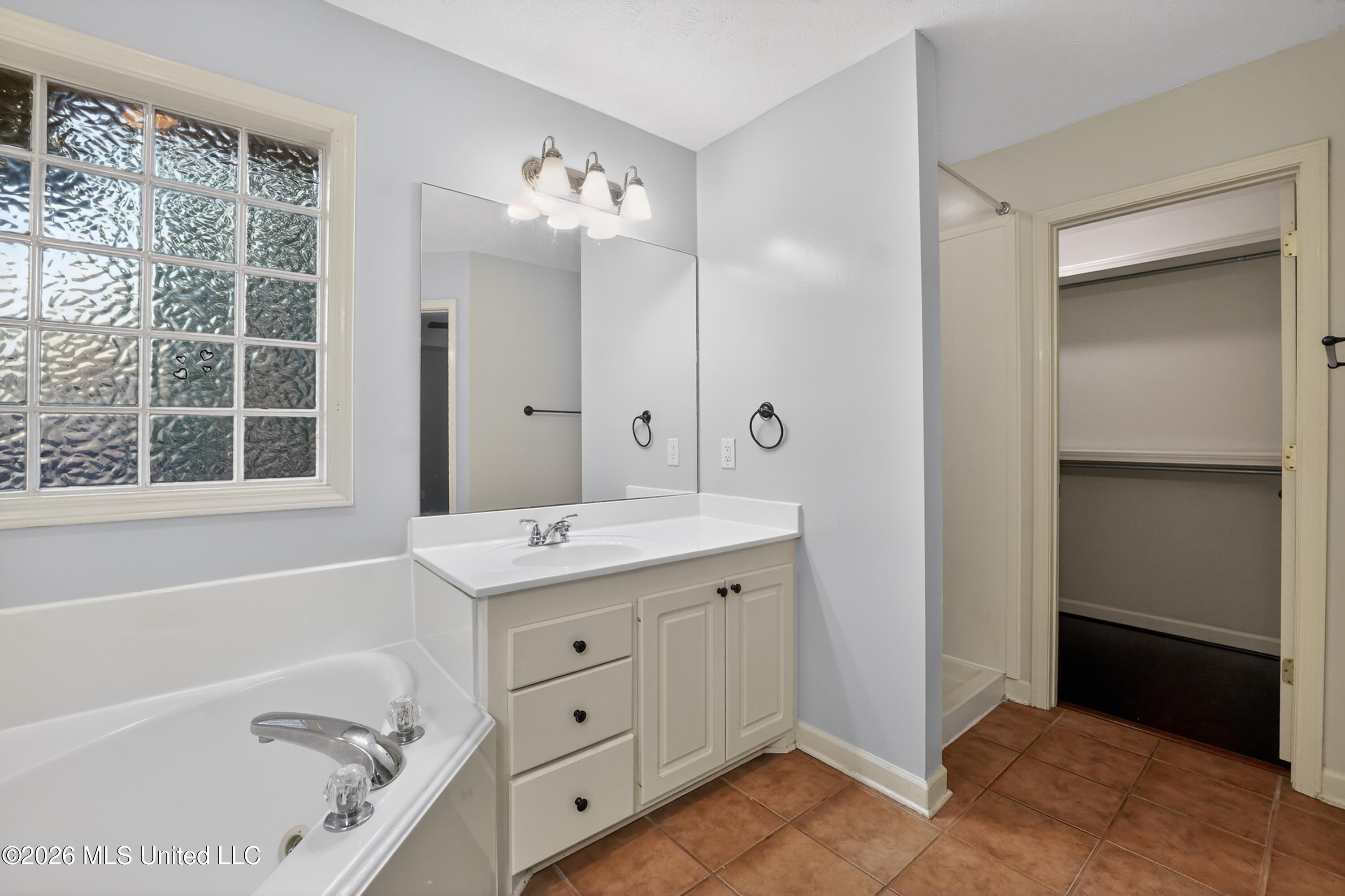 114 Spring Valley Drive Brandon, MS 39047 - Photo 26 of 30 26_114_Spring_Valley_Dr-Bathroom-6968