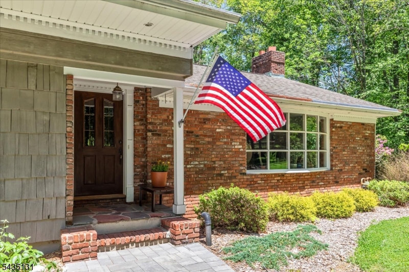 18 Stiles Road Warren, NJ 07059 - Photo 2 of 36