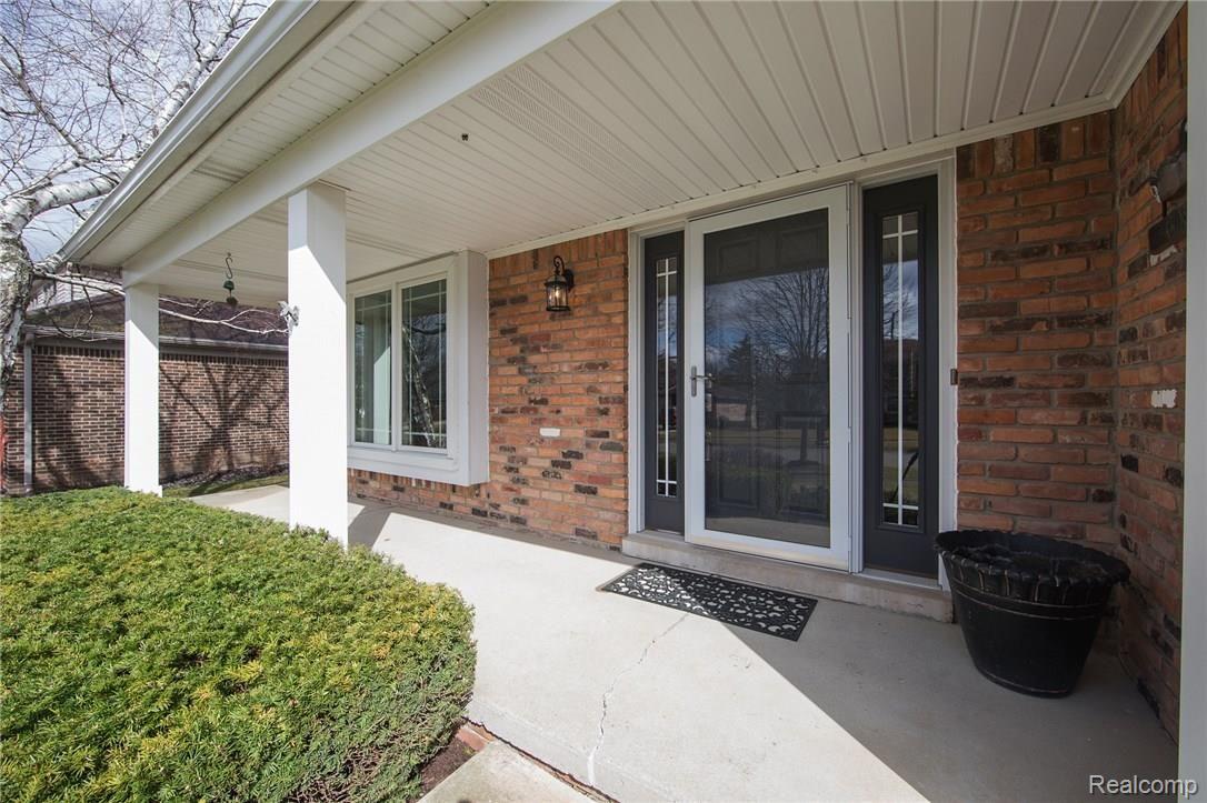 46670 Strathmore Road Plymouth, MI 48170 - Photo 2 of 41 46670Strathmoore-12.jpg