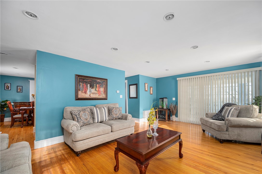 68 Bennington Road Cranston, RI 02920 - Photo 12 of 26