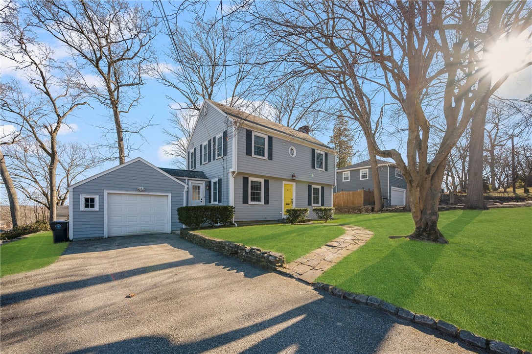 68 Bennington Road Cranston, RI 02920 - Photo 3 of 26