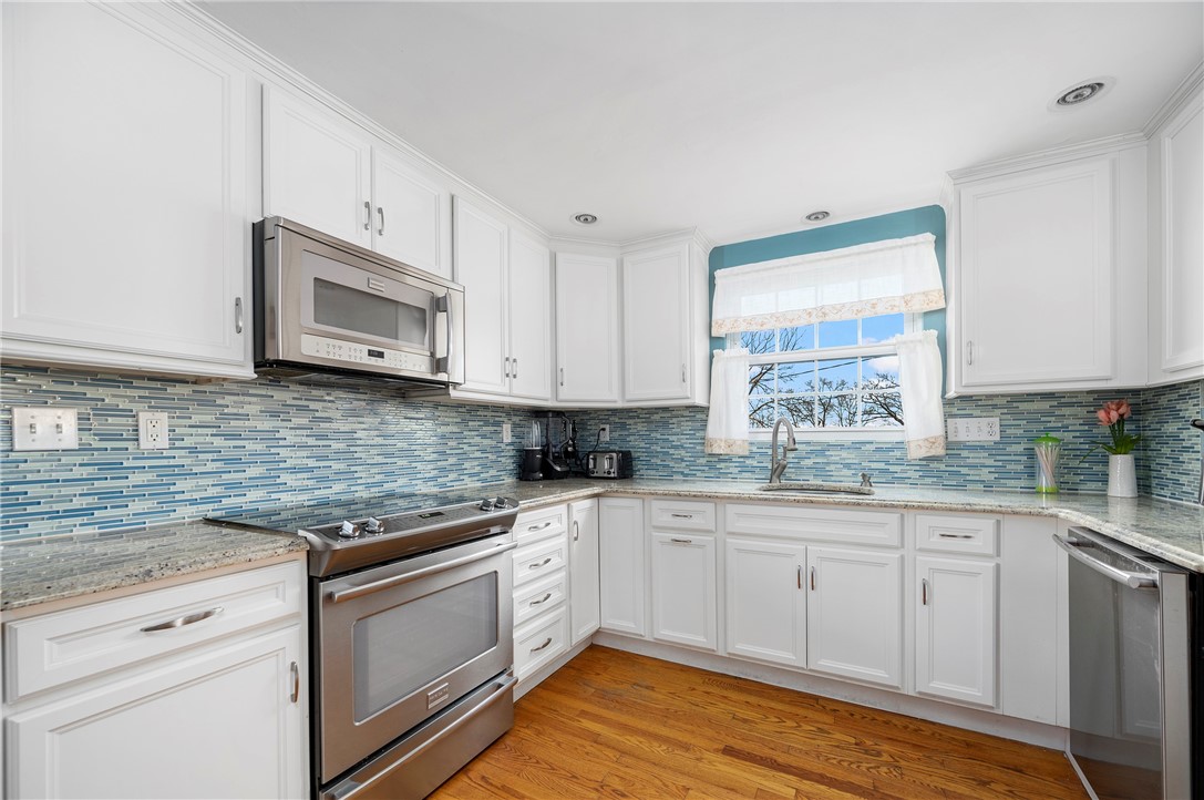 68 Bennington Road Cranston, RI 02920 - Photo 8 of 26