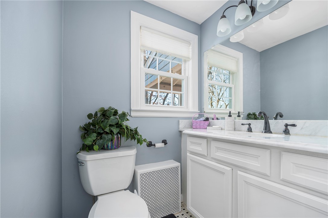 68 Bennington Road Cranston, RI 02920 - Photo 9 of 26