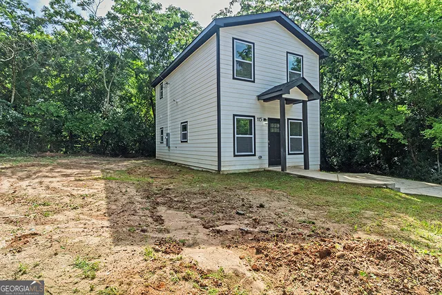 a view of a house with a yard