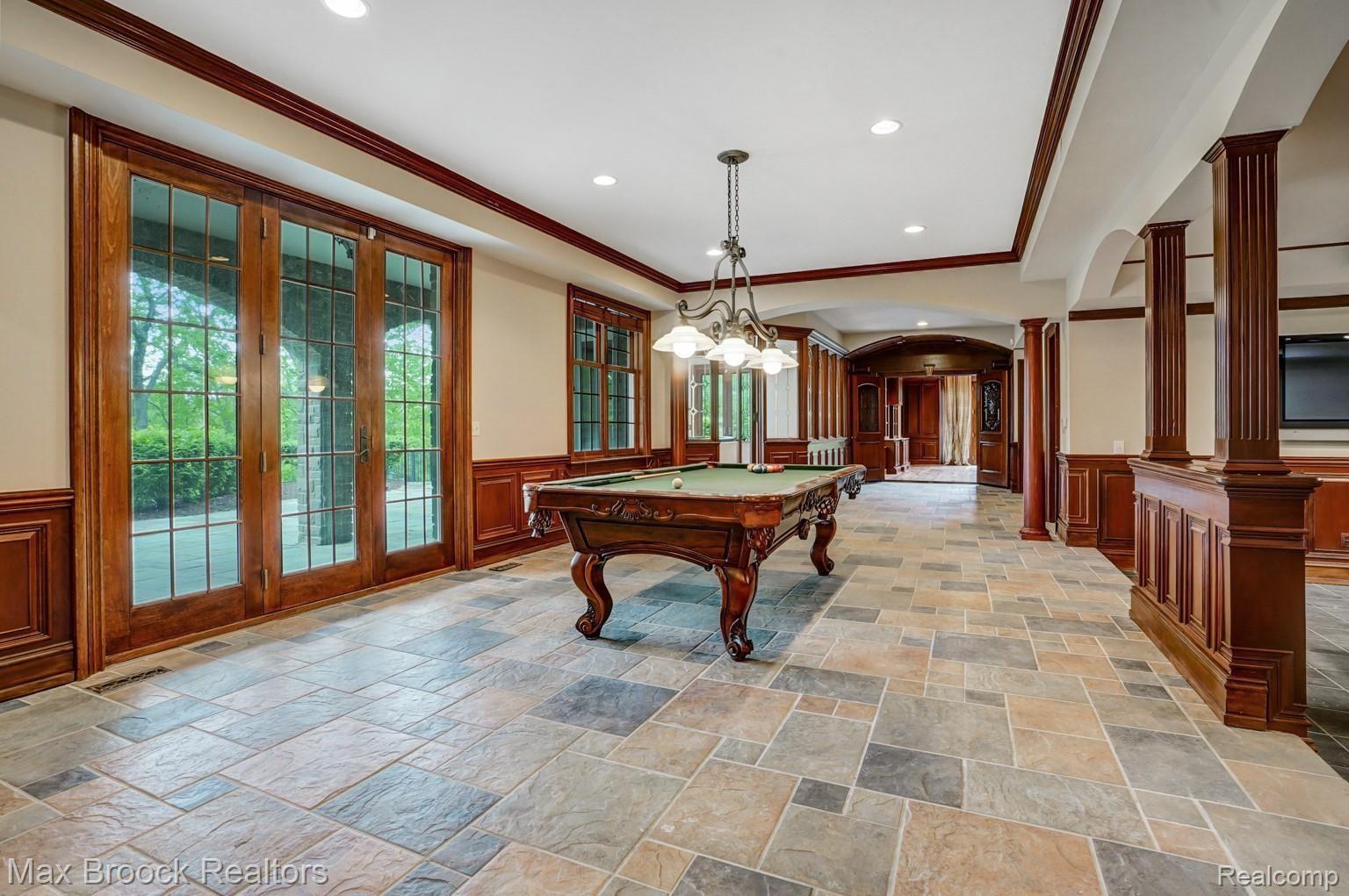 1979 Arthurs Way Rochester, MI 48306 - Photo 46 of 63 dsc02885-dsc02887.jpg