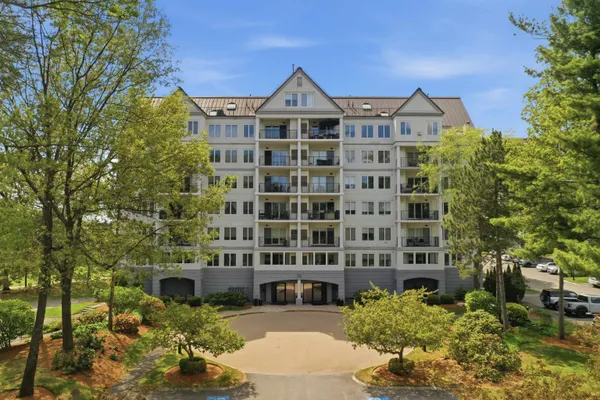 $499,900 | 10 Mountain Laurels Drive, Unit 405, Nashua, NH 03062