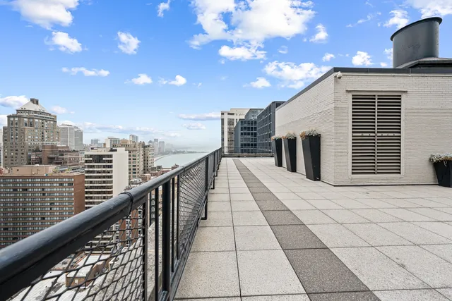 $159,900 | 253 East Delaware Place, Unit 14D, Chicago, IL 60611