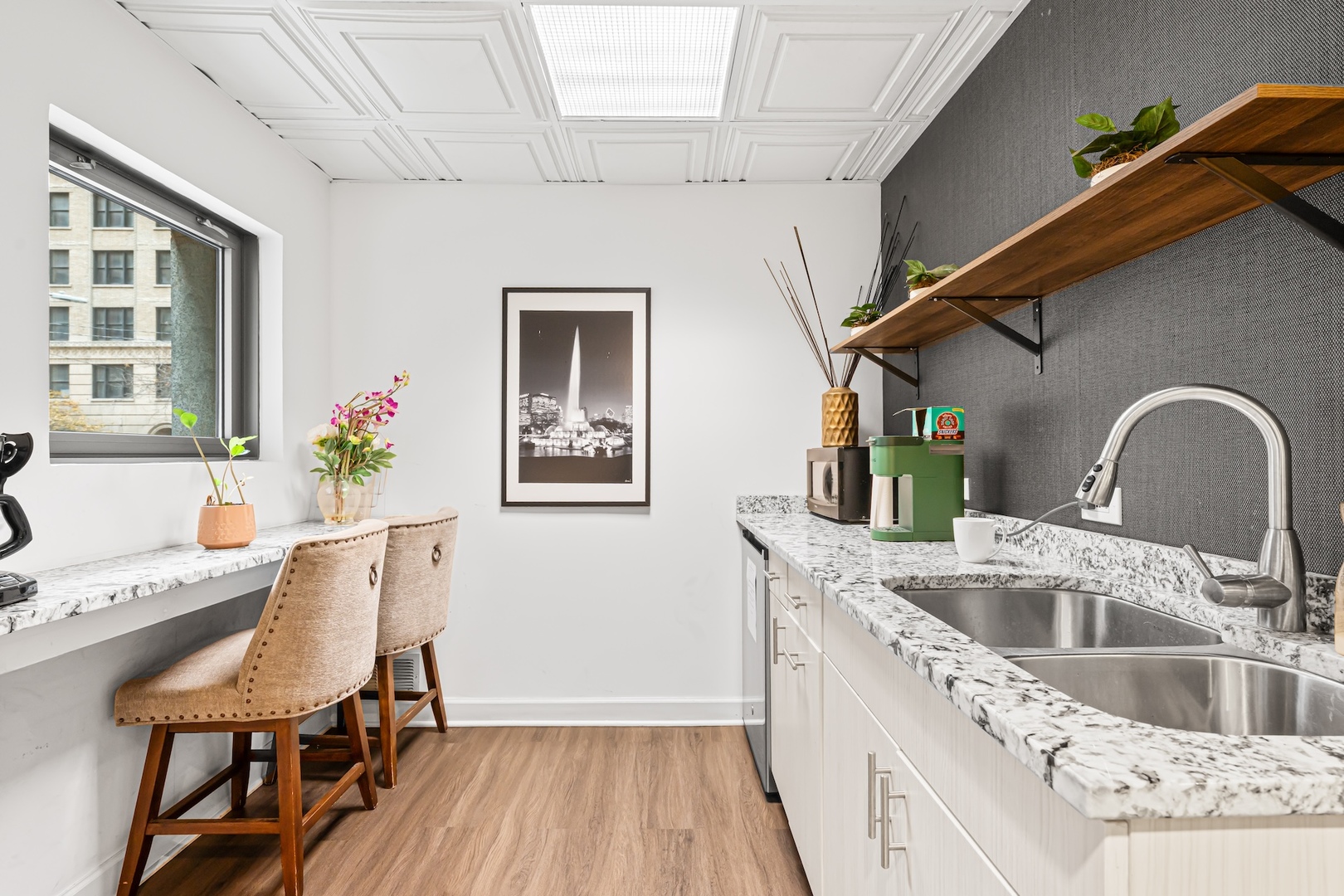 253 East Delaware Place, Unit 14D Chicago, IL 60611 - Photo 17 of 22 a kitchen with a table chairs and entryway