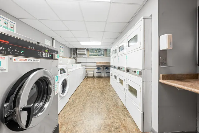 $159,900 | 253 East Delaware Place, Unit 14D, Chicago, IL 60611