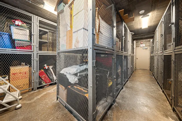 $159,900 | 253 East Delaware Place, Unit 14D, Chicago, IL 60611