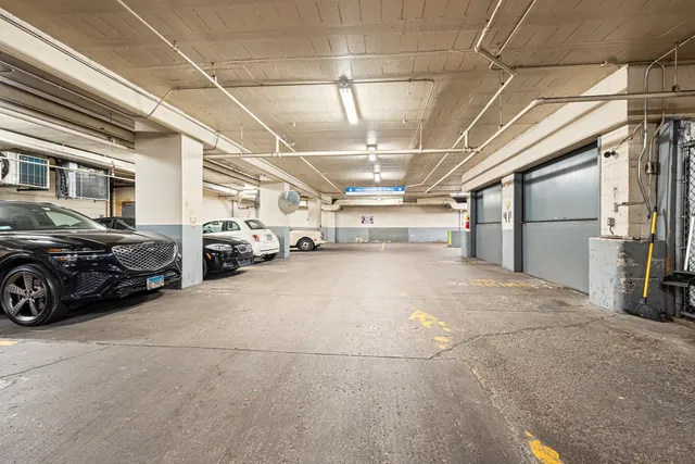 $159,900 | 253 East Delaware Place, Unit 14D, Chicago, IL 60611