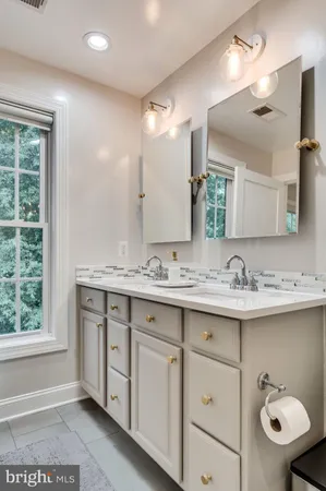 $4,500 | 820 West Glebe Road, Alexandria, VA 22305