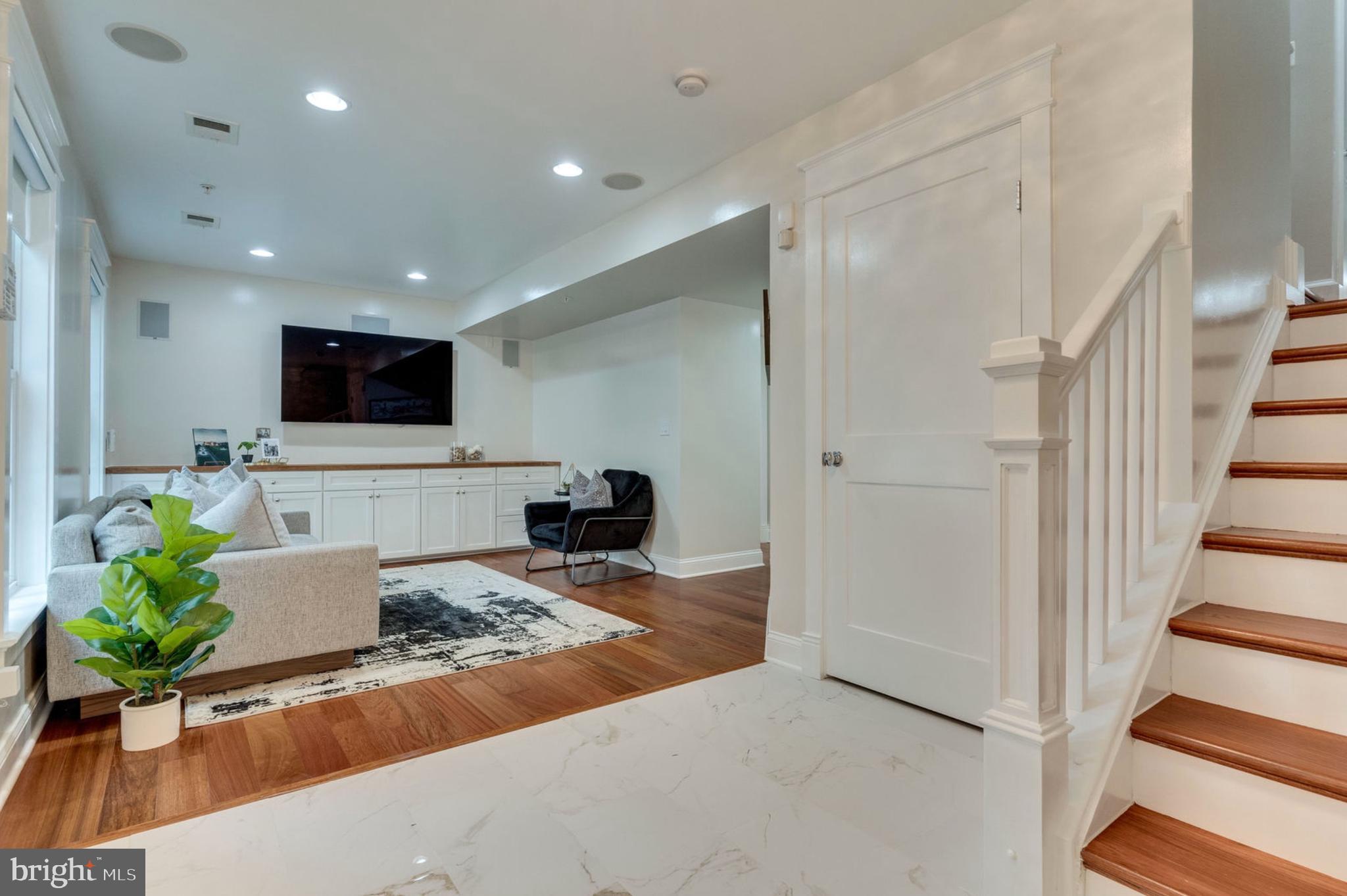 820 West Glebe Road Alexandria, VA 22305 - Photo 3 of 33