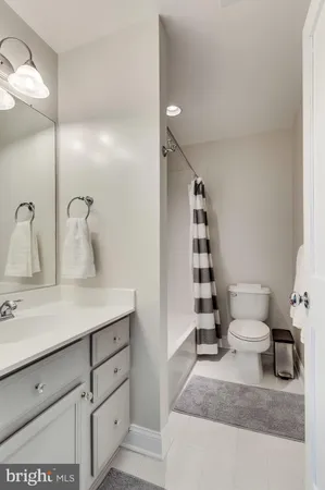 $4,500 | 820 West Glebe Road, Alexandria, VA 22305