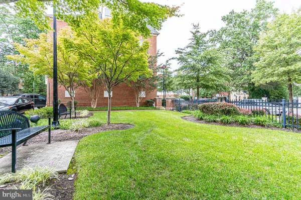 $4,500 | 820 West Glebe Road, Alexandria, VA 22305