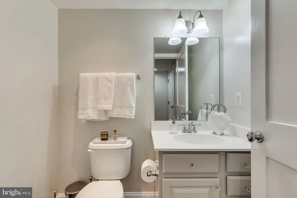 $4,500 | 820 West Glebe Road, Alexandria, VA 22305