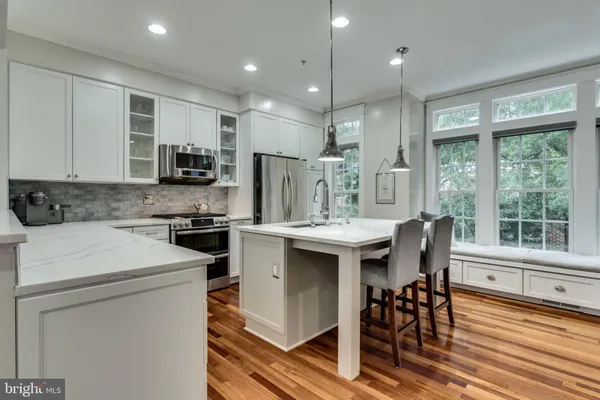 $4,500 | 820 West Glebe Road, Alexandria, VA 22305