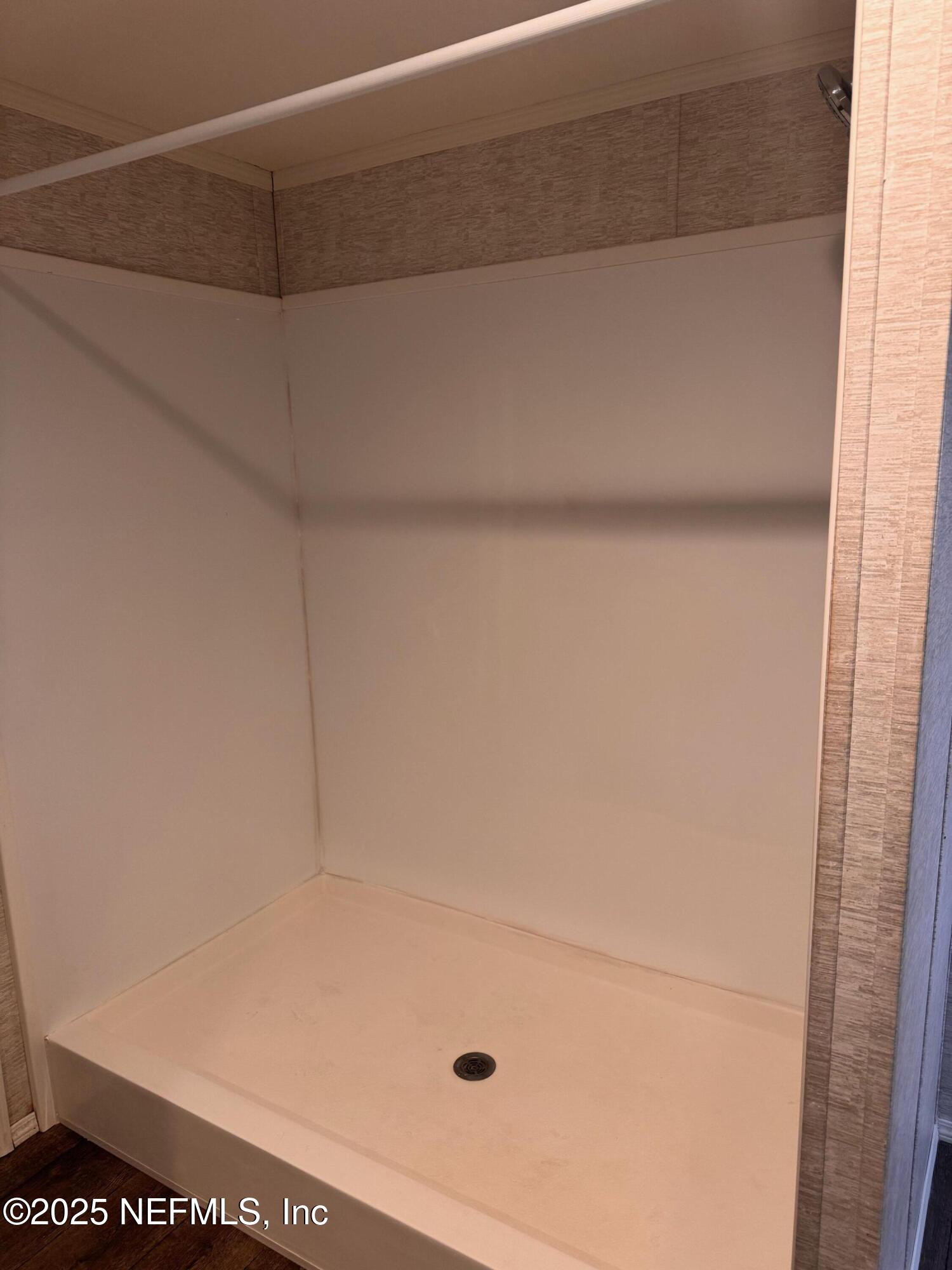 95608 Clearwater Road Fernandina Beach, FL 32034 - Photo 20 of 32 a bathroom with a shower