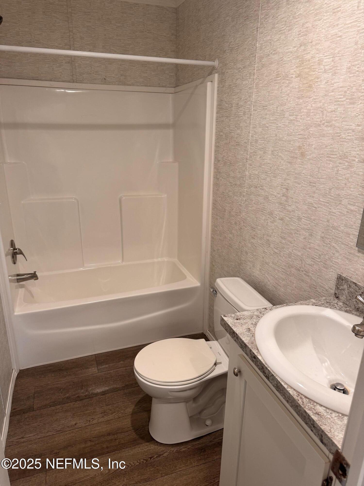 95608 Clearwater Road Fernandina Beach, FL 32034 - Photo 25 of 32 a bathroom with a toilet a sink and bathtub