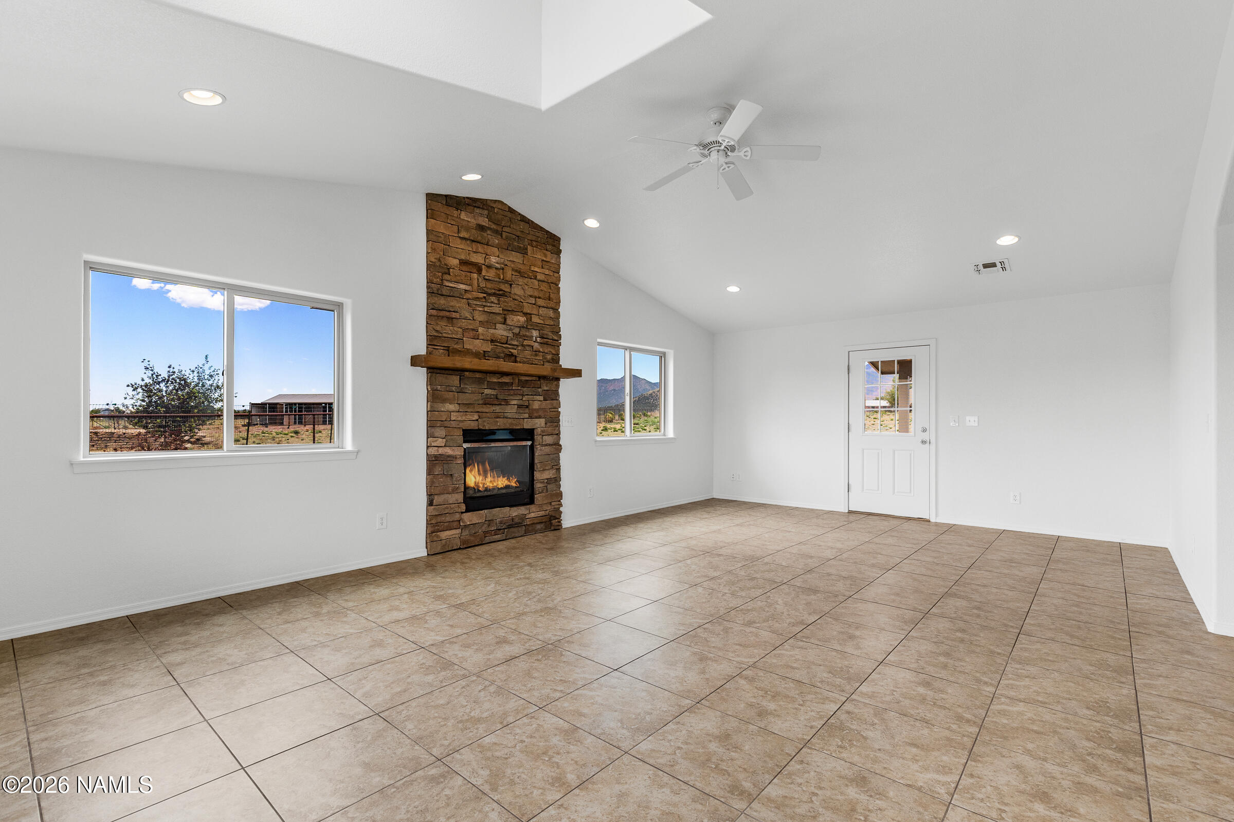 9748 North Aldrich Road Flagstaff, AZ 86004 - Photo 6 of 37 Living Room