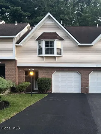$2,650 | 4007 Chaucer Place, Guilderland, NY 12159