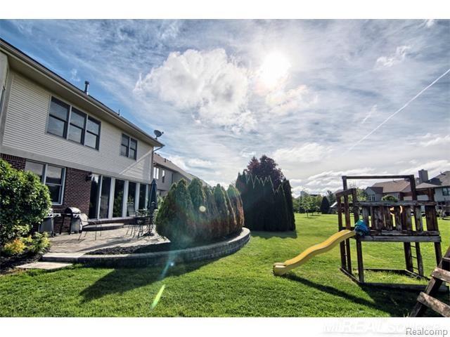 1353 Welland Drive Rochester, MI 48306 - Photo 34 of 35 31267417-33.JPG