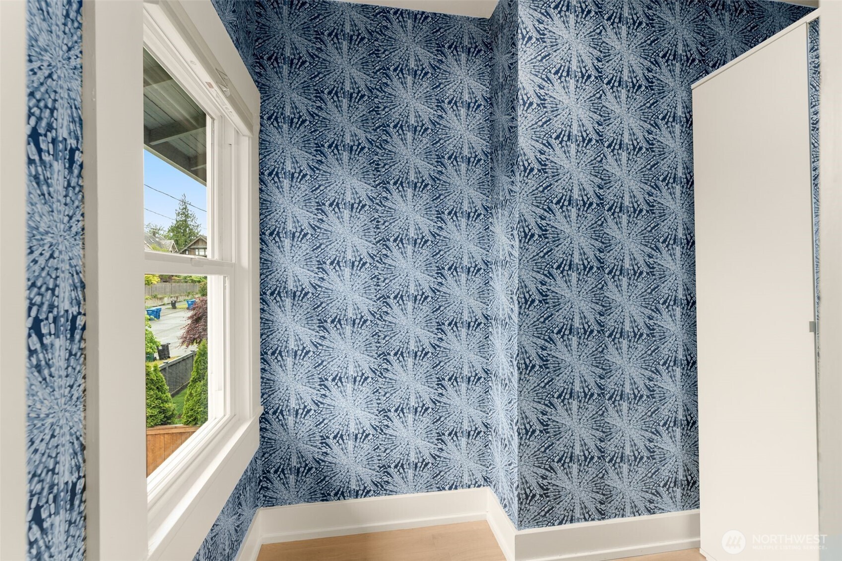 170 Lynn Street Seattle, WA 98109 - Photo 20 of 40 a view of bath room