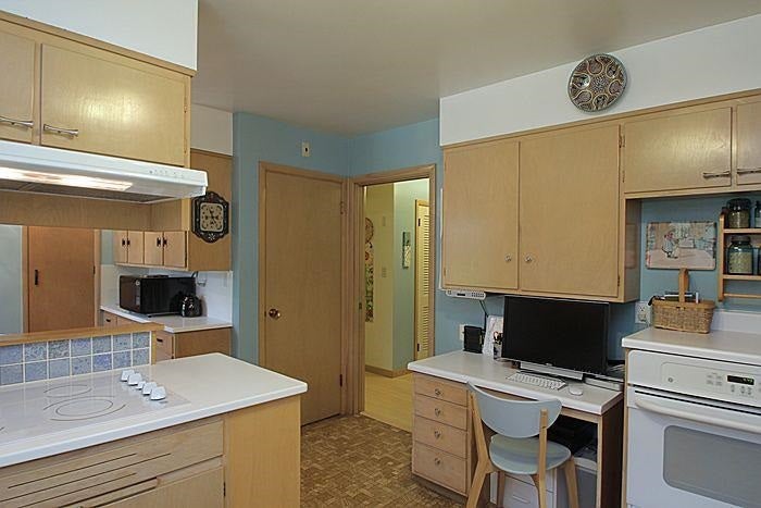 1912 Ridgeway Drive Iowa City, IA 52245 - Photo 3 of 25 Gallery Image 3