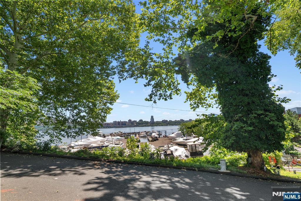 1375 River Road, Unit 2B Edgewater, NJ 07020 - Photo 25 of 30