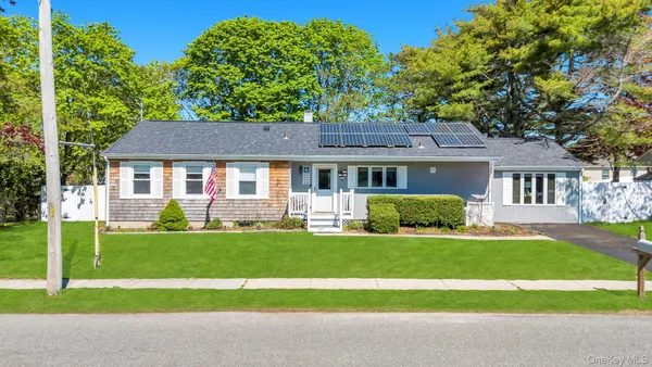 $774,999 | 729 Ent Avenue, Westhampton, NY 11978