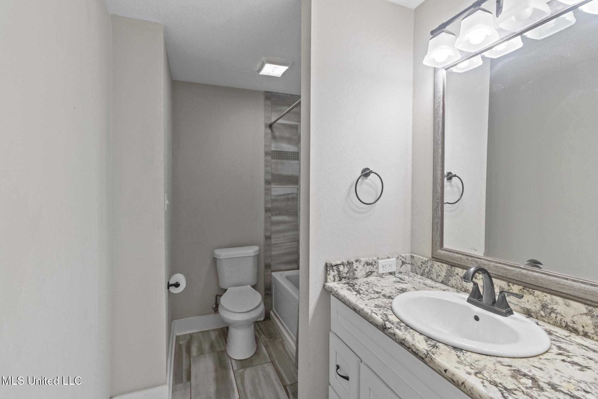 427 Christi Lane Biloxi, MS 39531 - Photo 13 of 28 IMG_3017_web