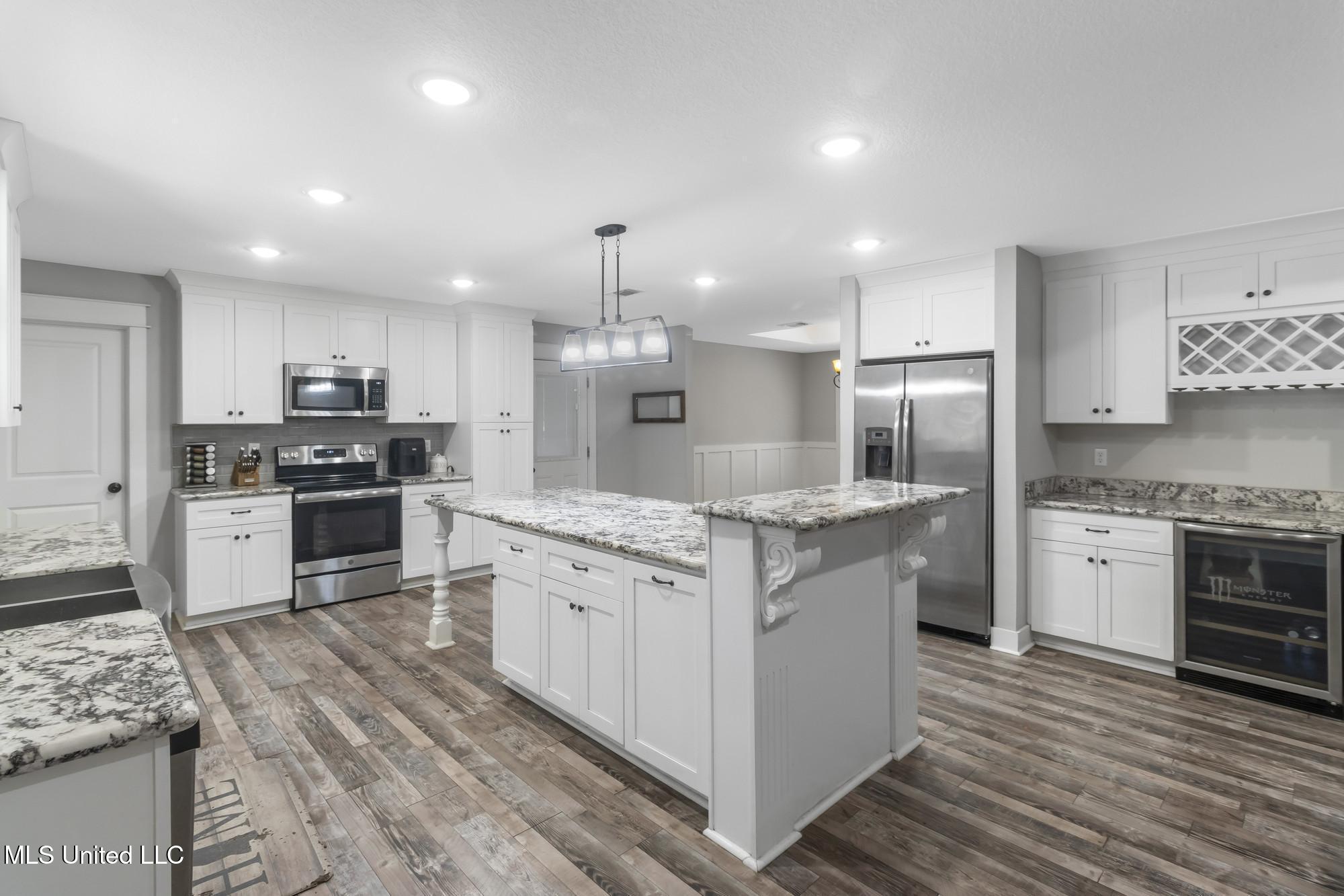 427 Christi Lane Biloxi, MS 39531 - Photo 7 of 28 IMG_3059_web