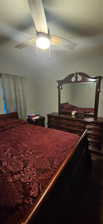 6766 Broadacres Road Shreveport, LA 71129 - Photo 11 of 20 a bedroom with an oven