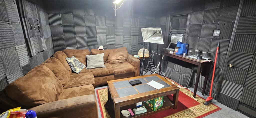 6766 Broadacres Road Shreveport, LA 71129 - Photo 17 of 20 a living room with furniture and a table