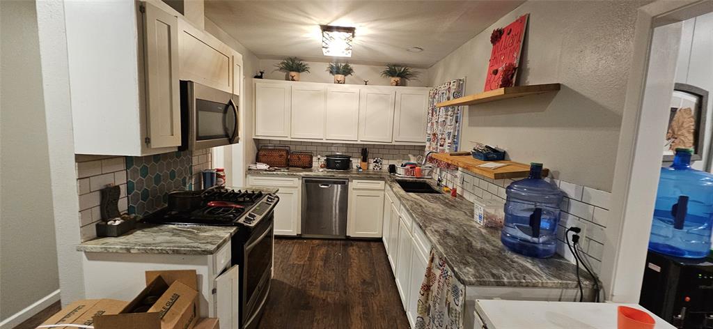 6766 Broadacres Road Shreveport, LA 71129 - Photo 6 of 20 a kitchen with stainless steel appliances granite countertop a stove sink refrigerator and cabinets