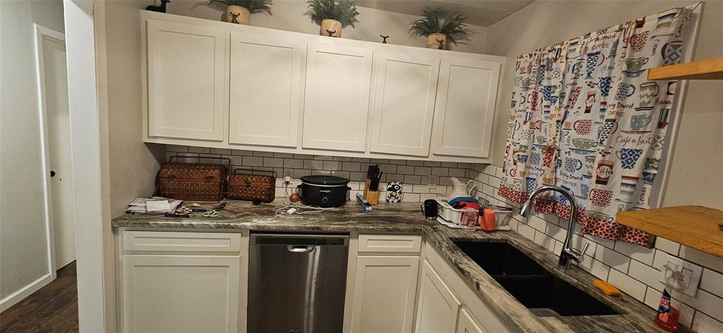 6766 Broadacres Road Shreveport, LA 71129 - Photo 8 of 20 a kitchen with stainless steel appliances granite countertop a sink stove and cabinets