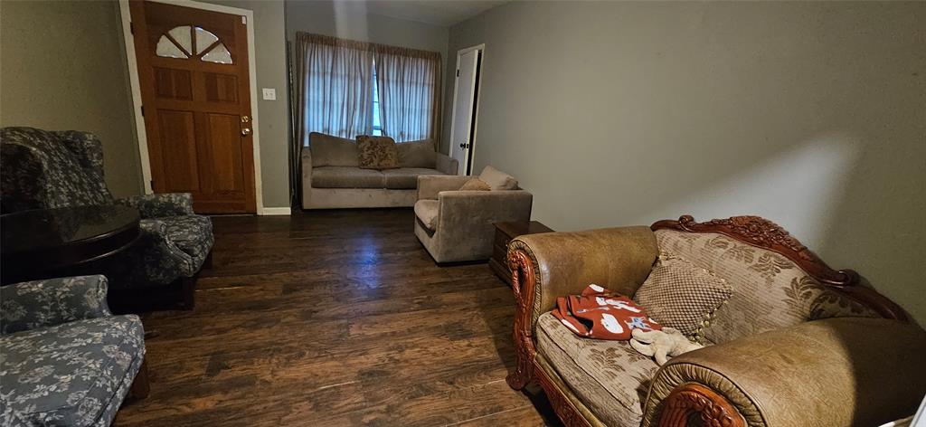 6766 Broadacres Road Shreveport, LA 71129 - Photo 9 of 20 a living room with furniture and a couch