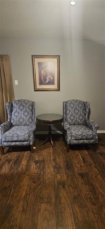 6766 Broadacres Road Shreveport, LA 71129 - Photo 10 of 20 a living room with furniture and a couch