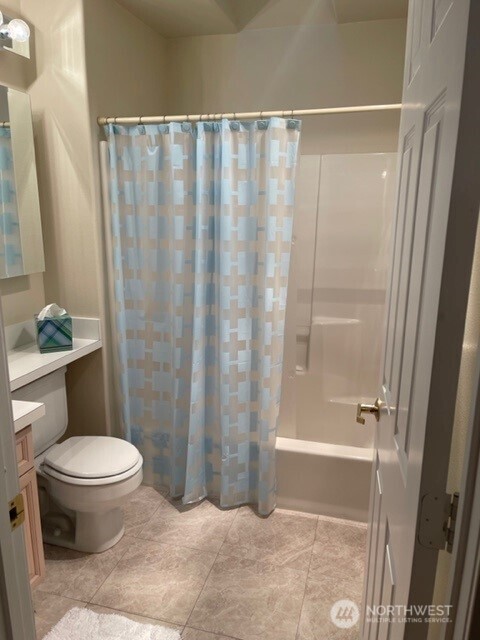 304 Highway 150, Unit 1A Chelan, WA 98816 - Photo 12 of 25 a bathroom with a toilet and a shower