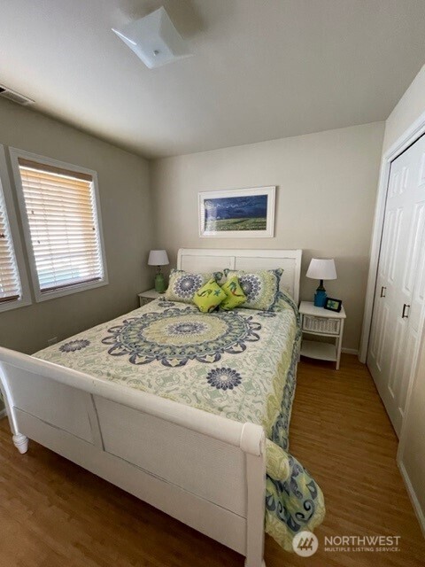 304 Highway 150, Unit 1A Chelan, WA 98816 - Photo 13 of 25 a bedroom with a bed and a window