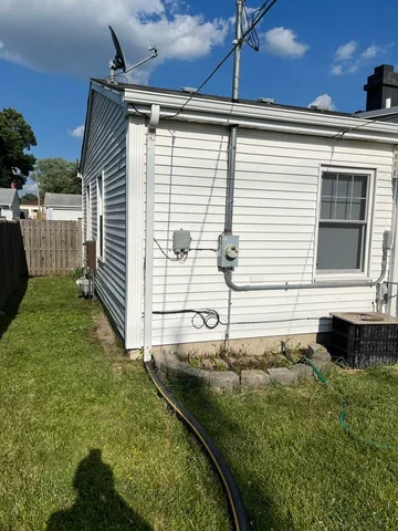 a view of a backyard with pathway