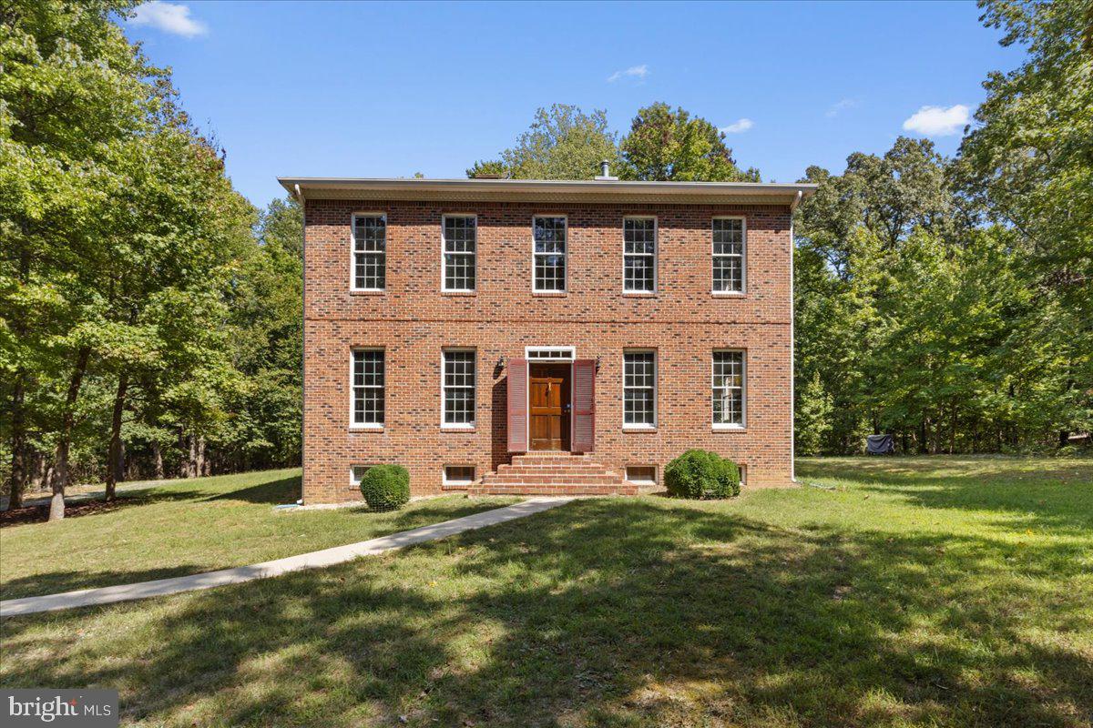 Custom built Georgian style home on 6 acres