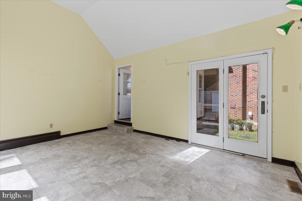 14720 Cactus Hill Road Accokeek, MD 20607 - Photo 20 of 54 Sunroom/Hot Tub room
