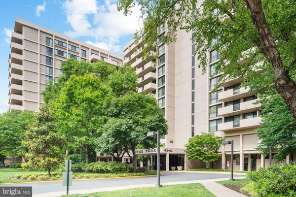 $2,250 | 4141 North Henderson Road, Unit 614, Arlington, VA 22203
