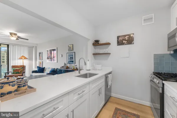 $2,250 | 4141 North Henderson Road, Unit 614, Arlington, VA 22203