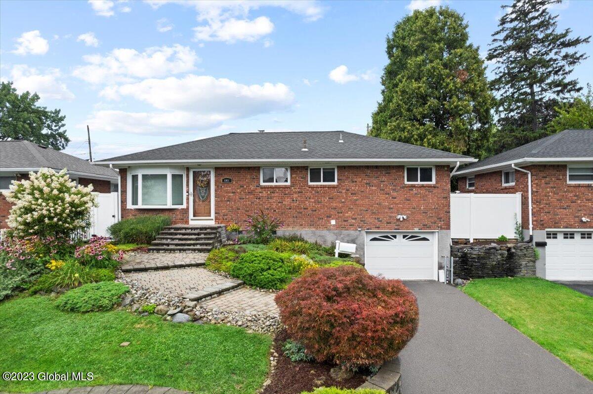 181 Ridgefield Street Albany, NY 12208 - Photo 3 of 27 03-DJI_0905