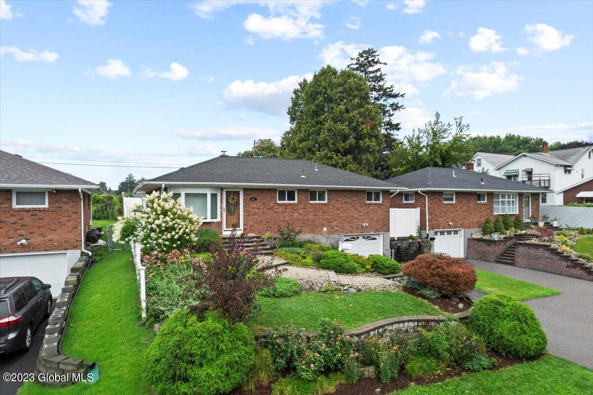 181 Ridgefield Street Albany, NY 12208 - Photo 4 of 27 04-DJI_0910