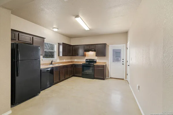 $1,395 | 1534 Lahn Road, New Braunfels, TX 78130