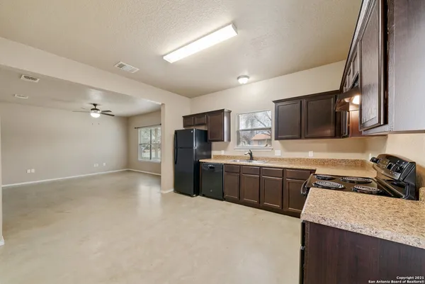 $1,395 | 1534 Lahn Road, New Braunfels, TX 78130