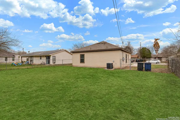 $1,395 | 1534 Lahn Road, New Braunfels, TX 78130